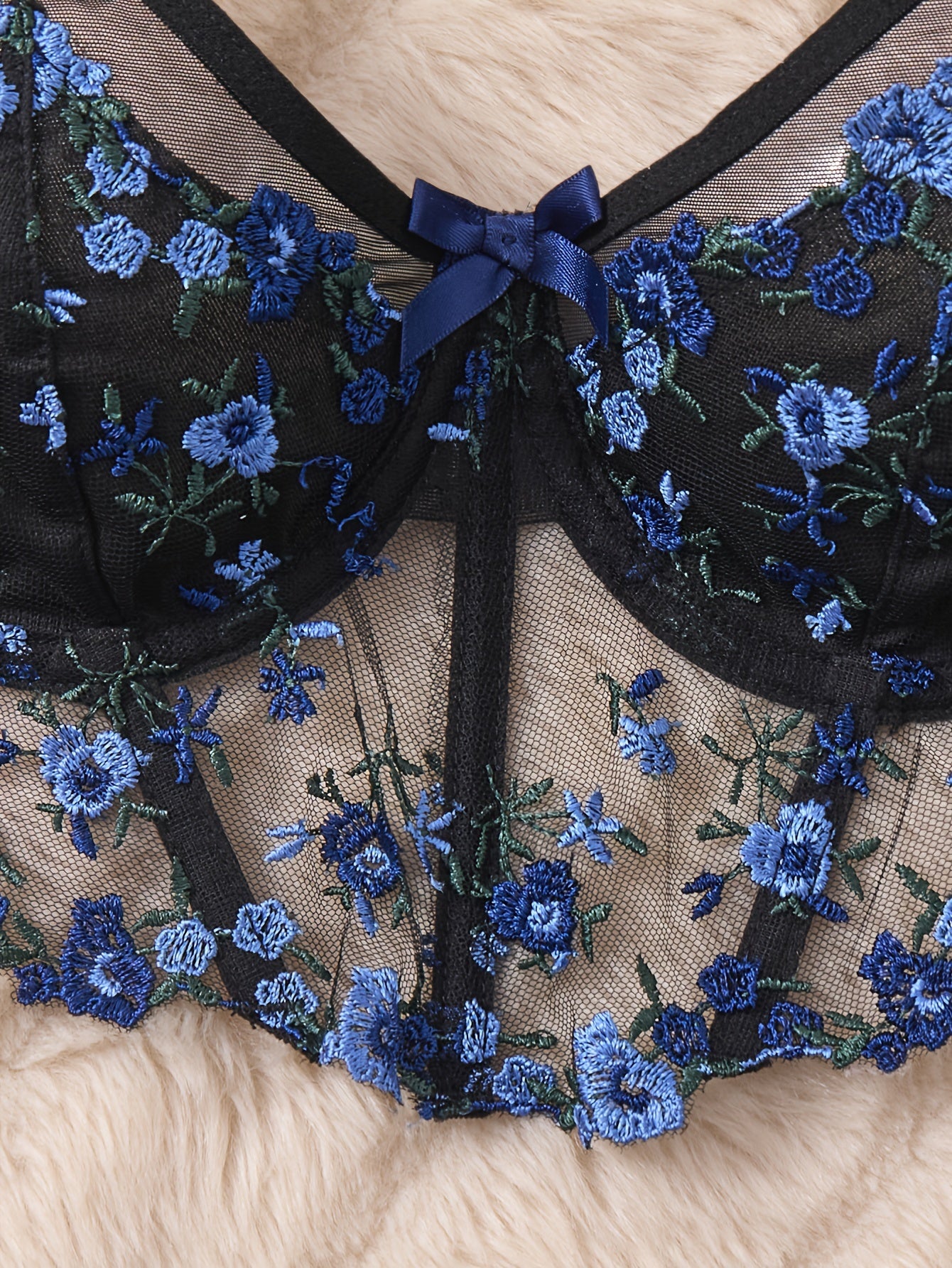 Ensemble lingerie dentelle fleurs